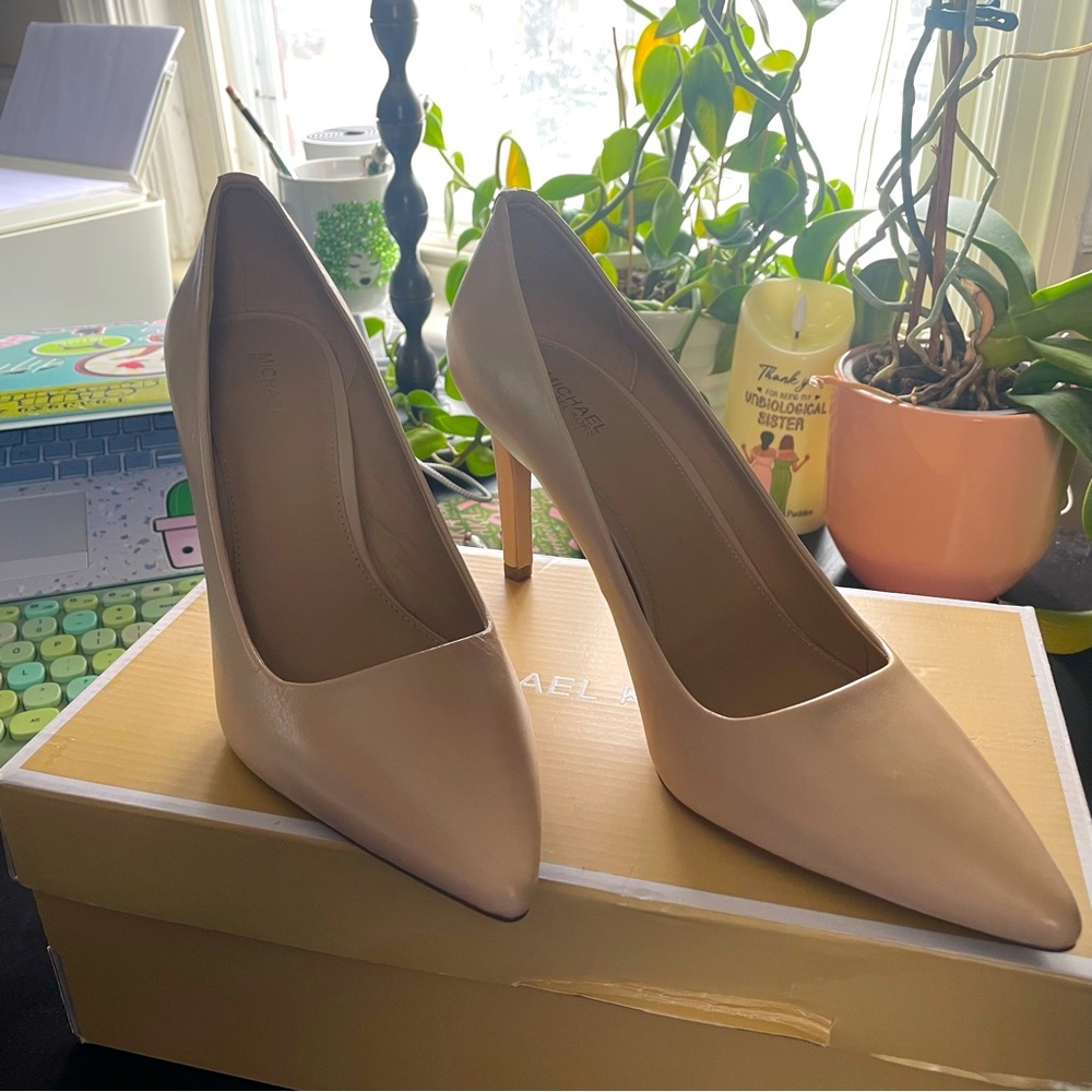 Michael by Micheal Kors Dorthy Pump